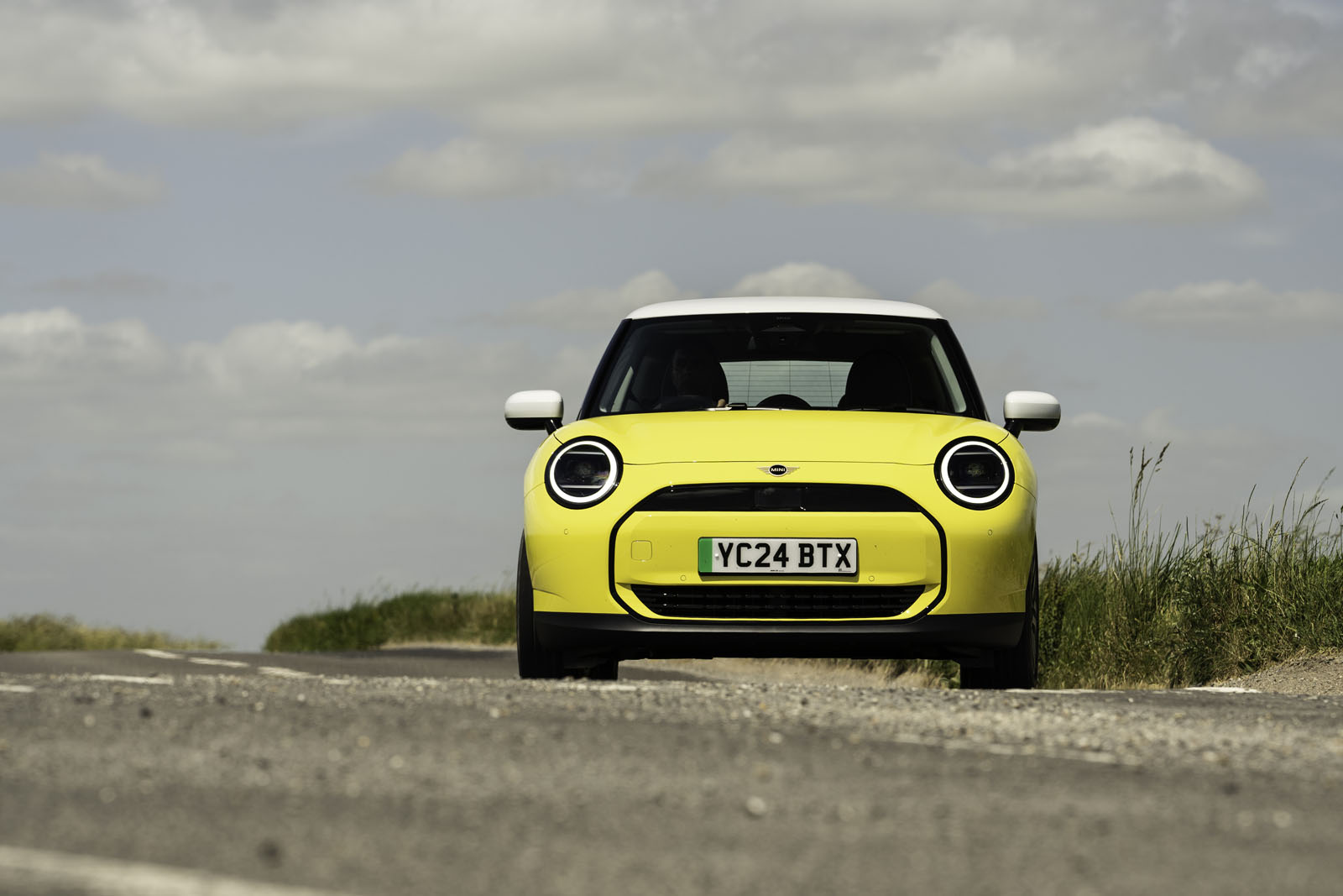 02 Mini Cooper E Electric 2024 review 