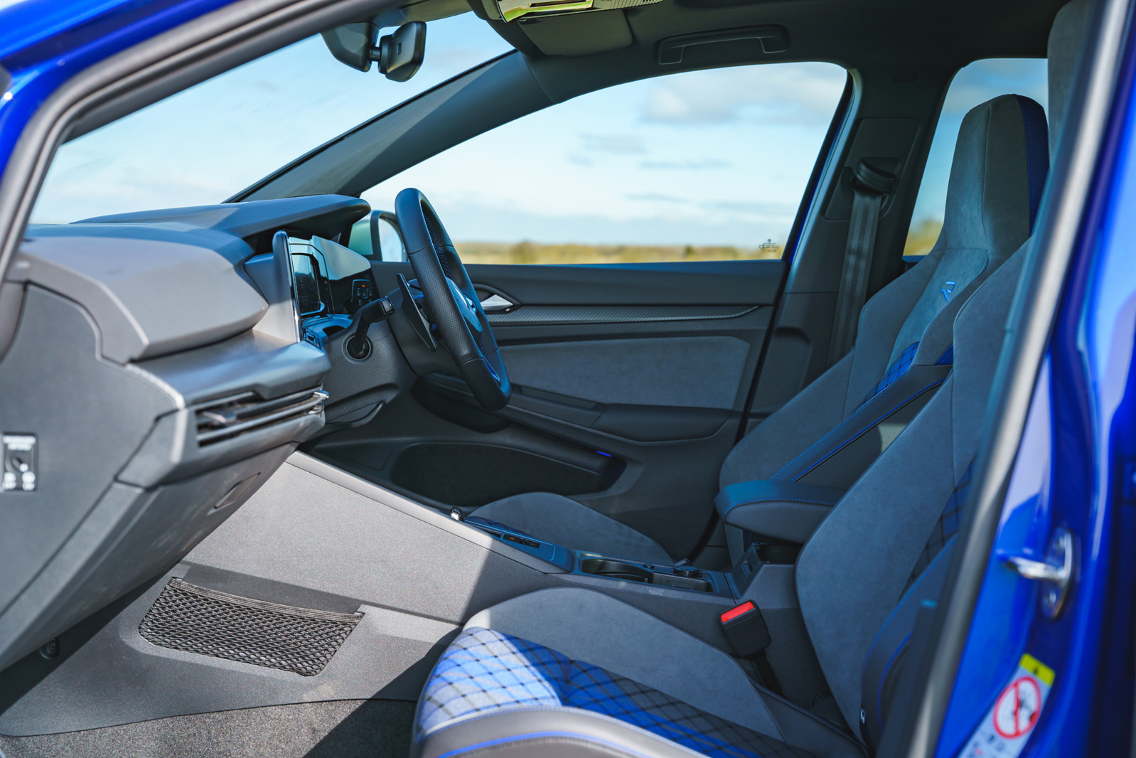 15 Volkswagen Golf R 2021 RT cabin