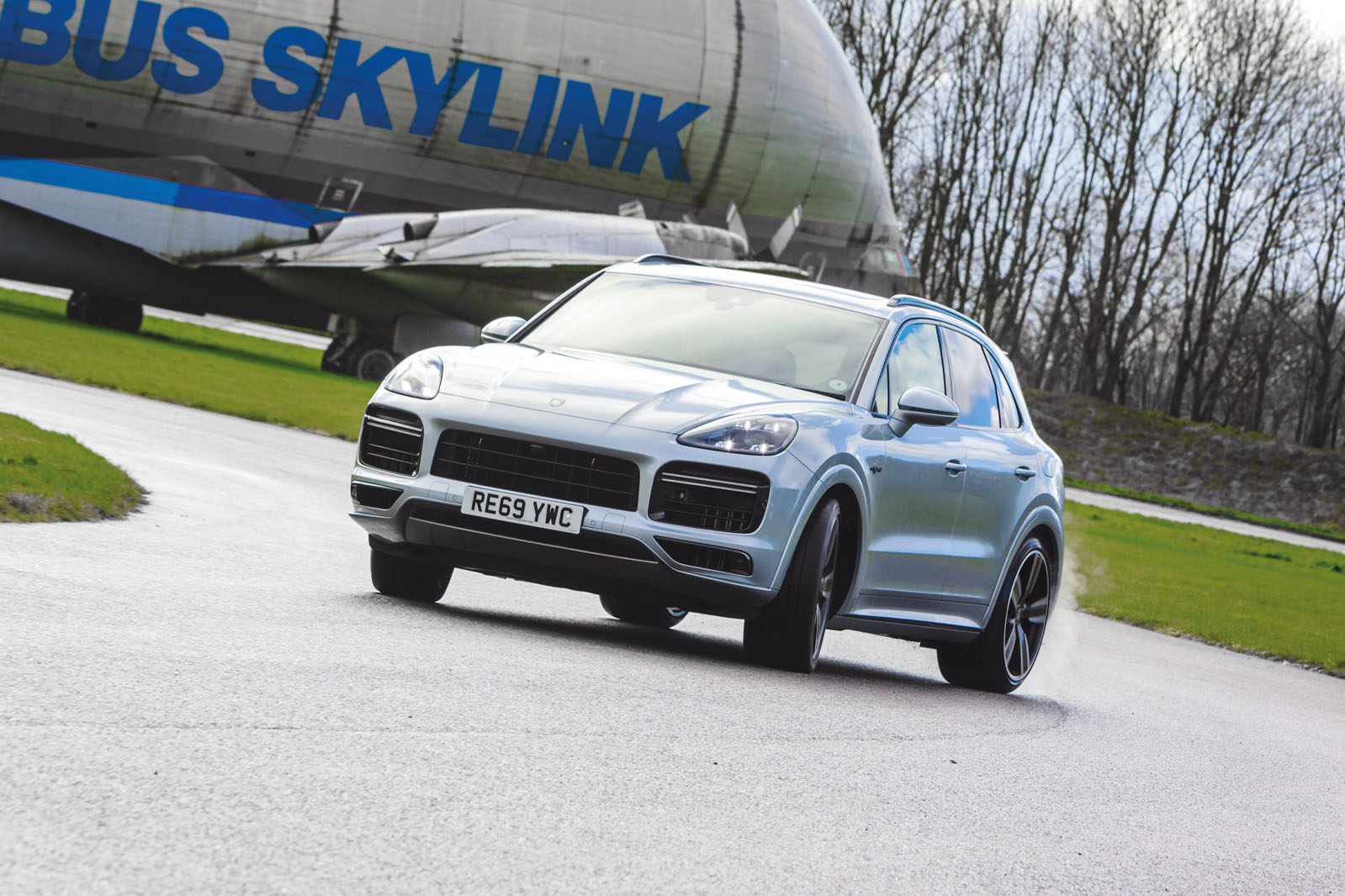 Porsche Cayenne Turbo S E-Hybrid road test review - cornering