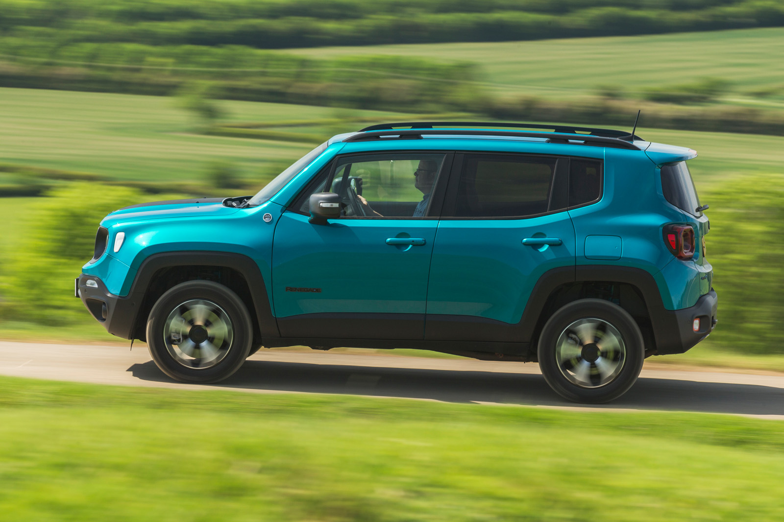 2 Jeep Renegade 4xe 2021 RT hero side