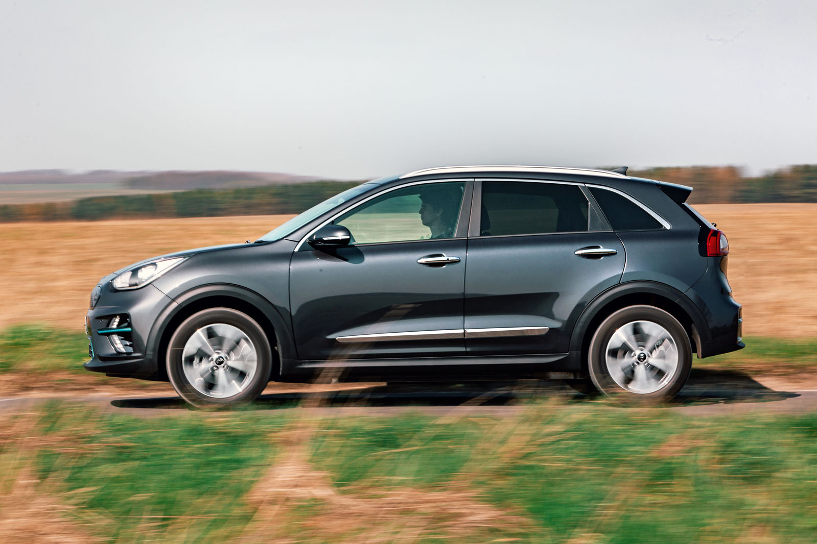 Kia e-Niro 2019 road test review - hero side