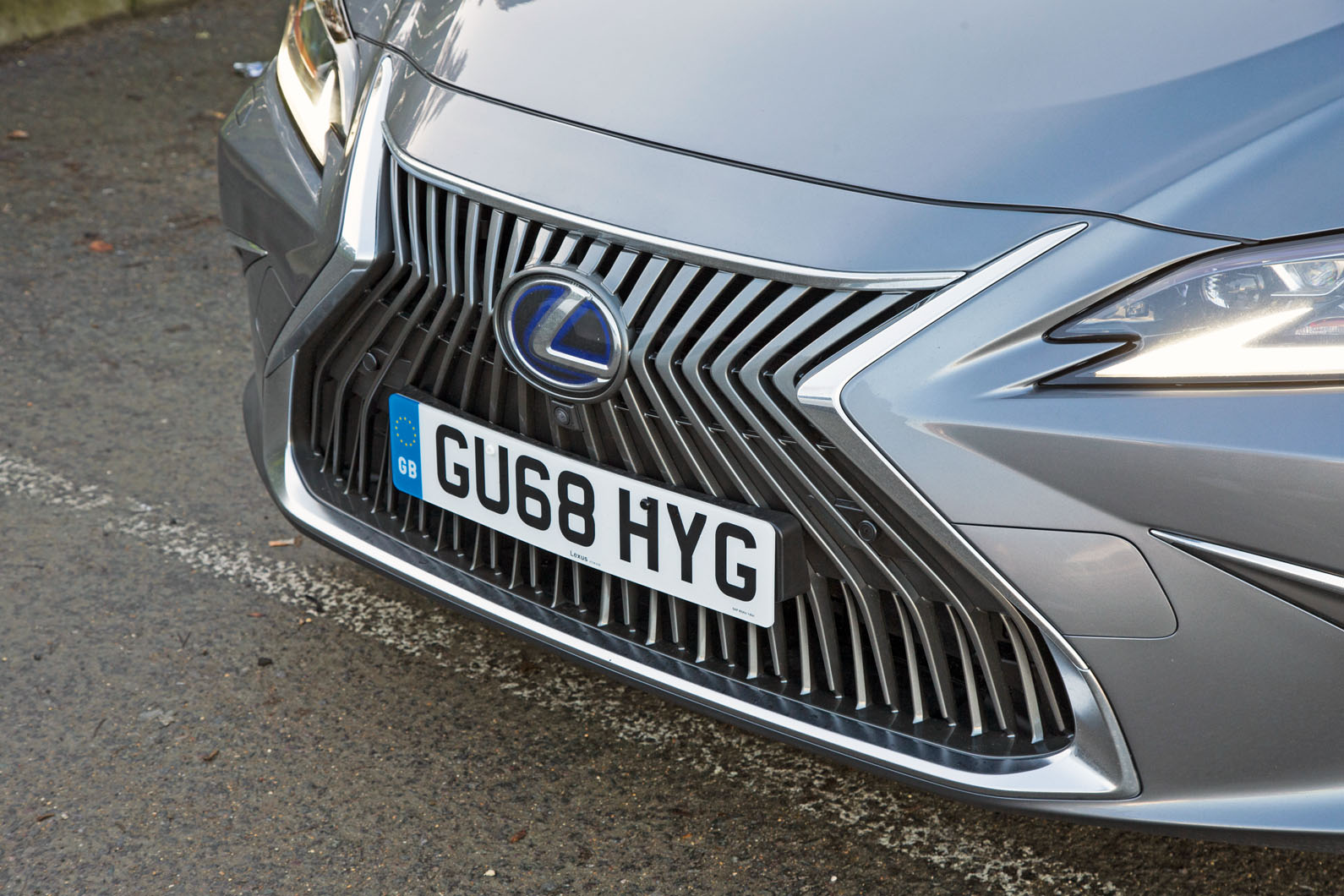 Lexus ES 2019 road test review - front end