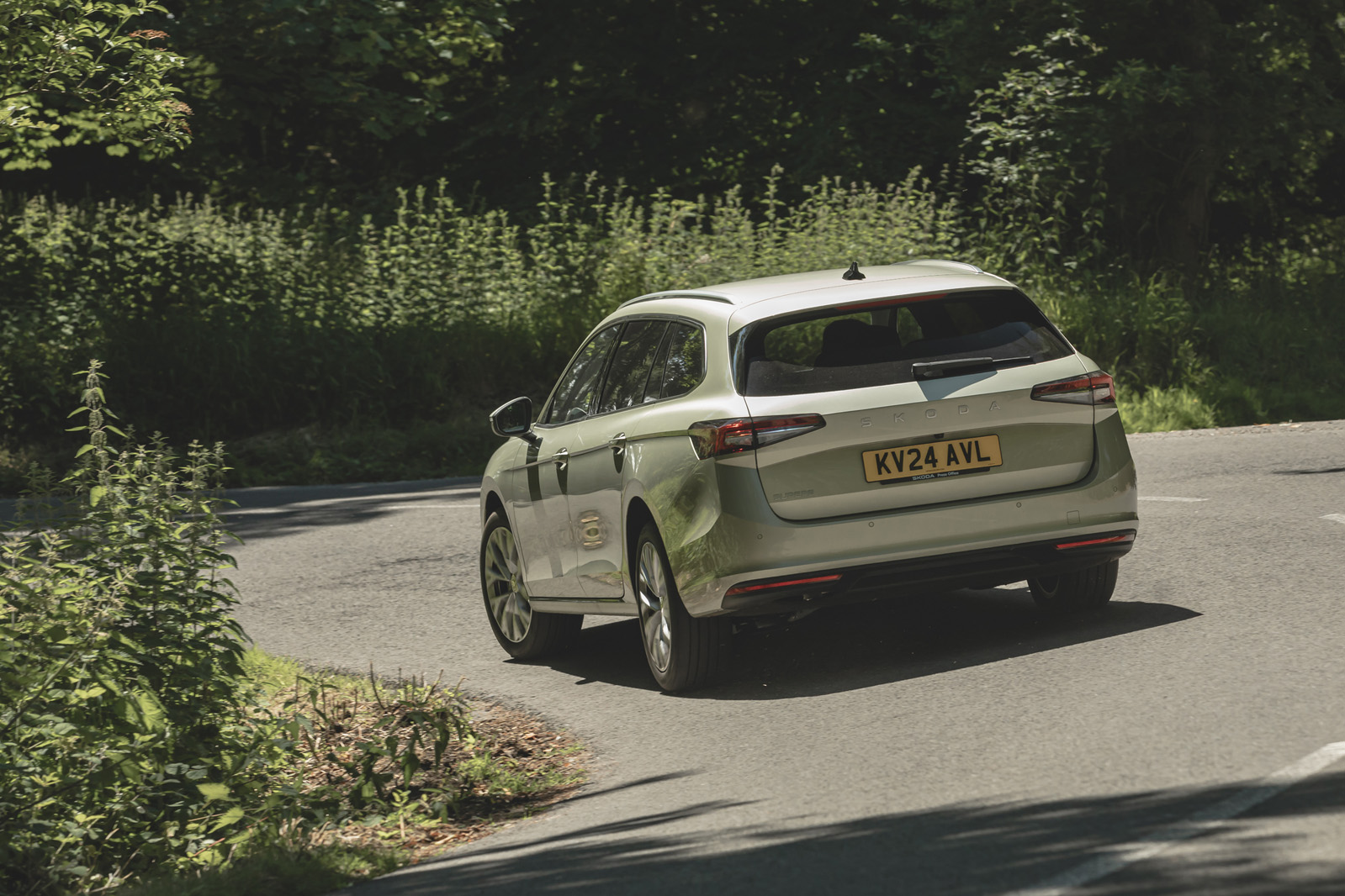 2 Skoda Superb 2024 rear corner