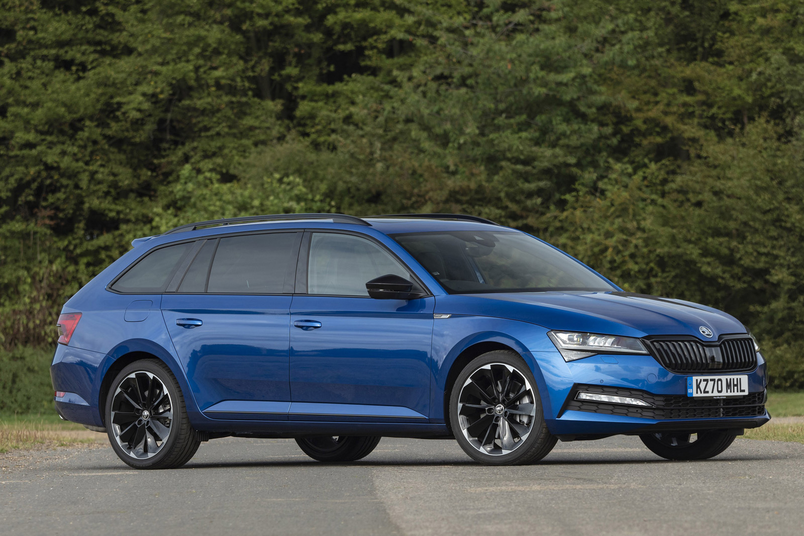 20 Skoda Superb Estate 2021 RT update static