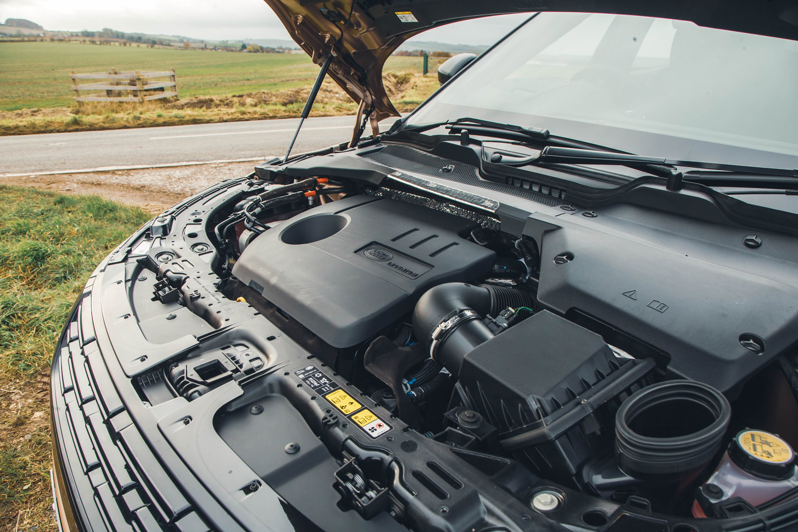 21 Range Rover Evoque RT 2024 P300e engine