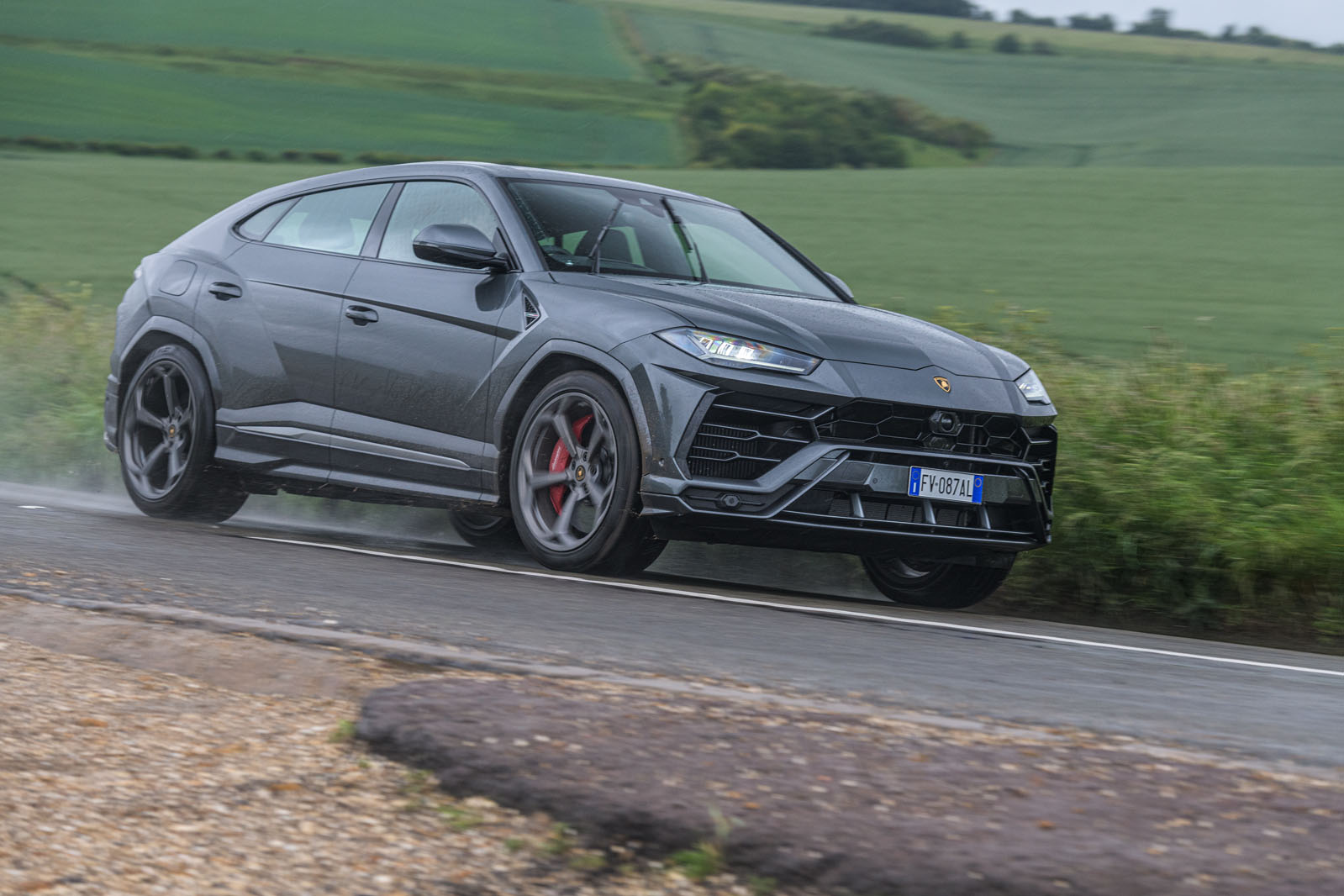 Lamborghini Urus 2019 road test review - on the road front