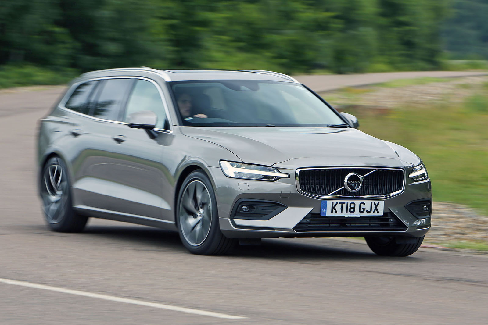 Volvo V60 2018 road test review cornering front