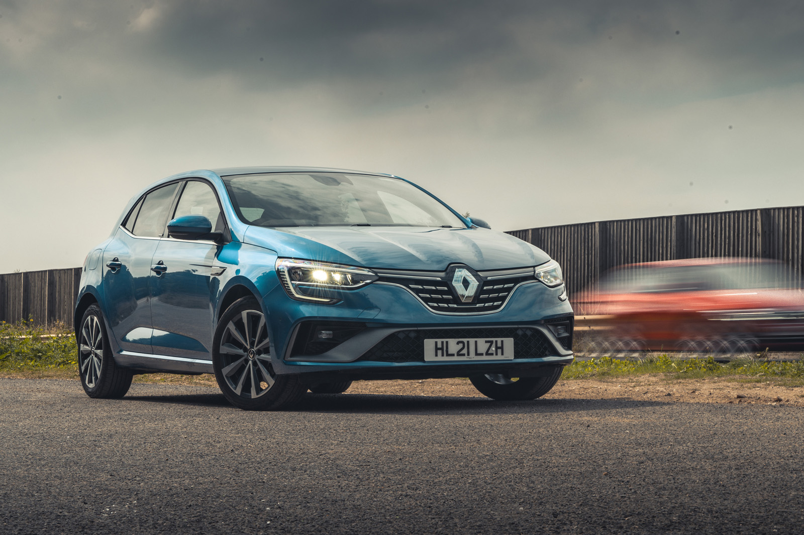 25 Renault Megane E Tech PHEV road test 2021 static