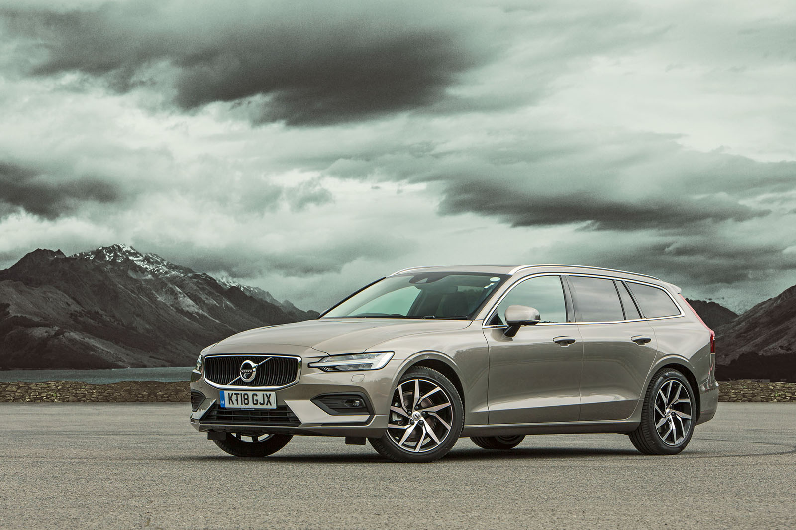 Volvo V60 2018 road test review hero static