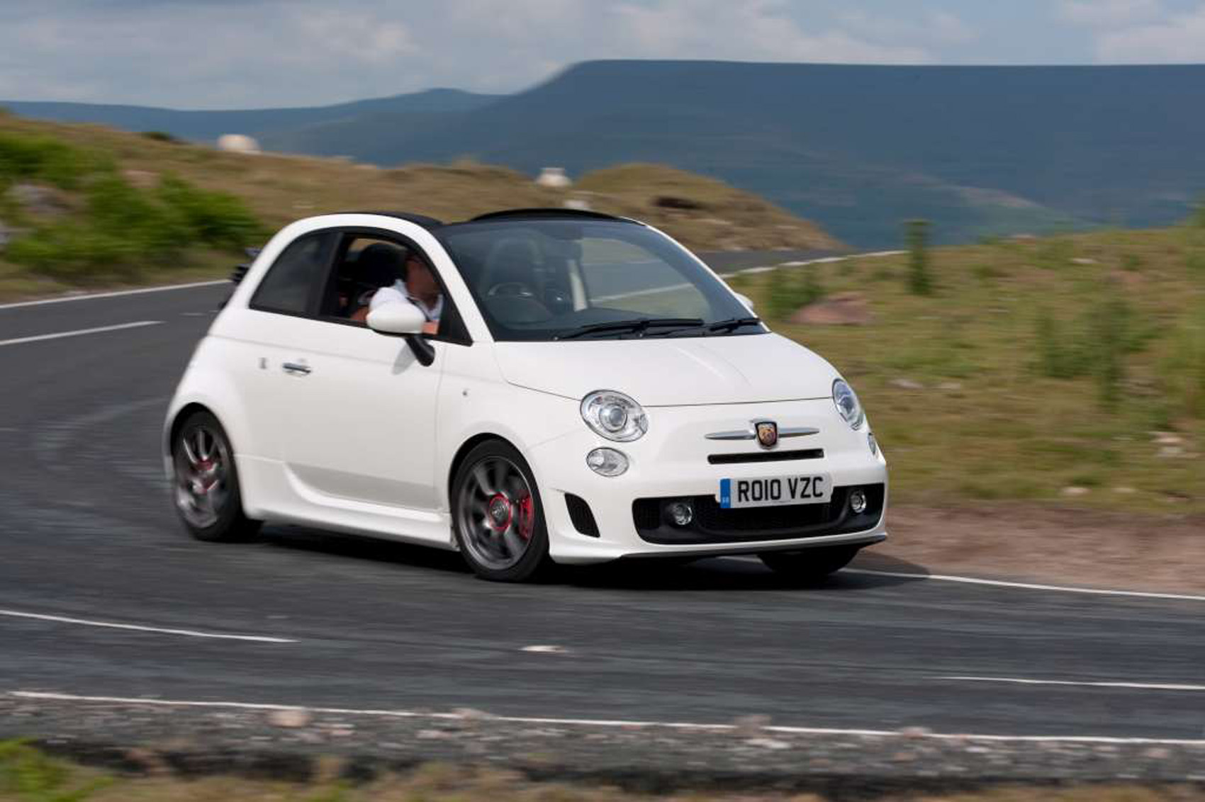 Abarth 595 cornering