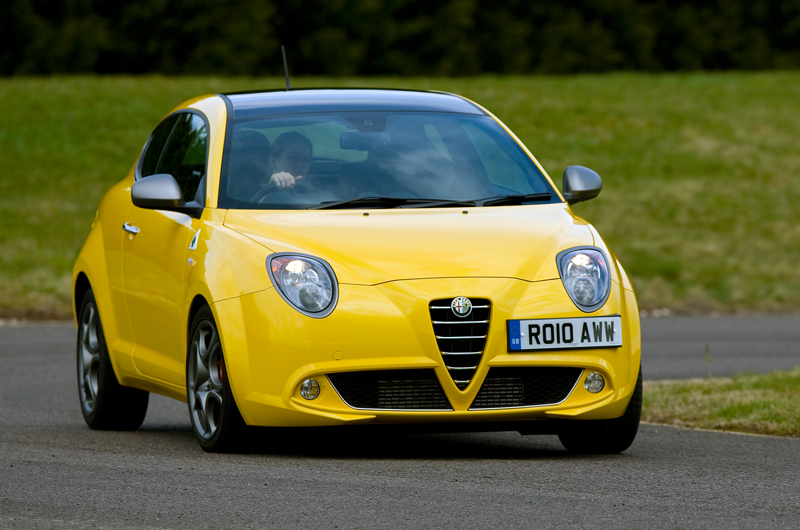 Alfa Romeo Mito Cloverleaf cornering