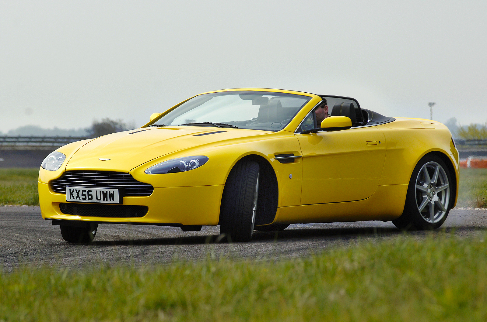 Aston Martin V8 Vantage Roadster