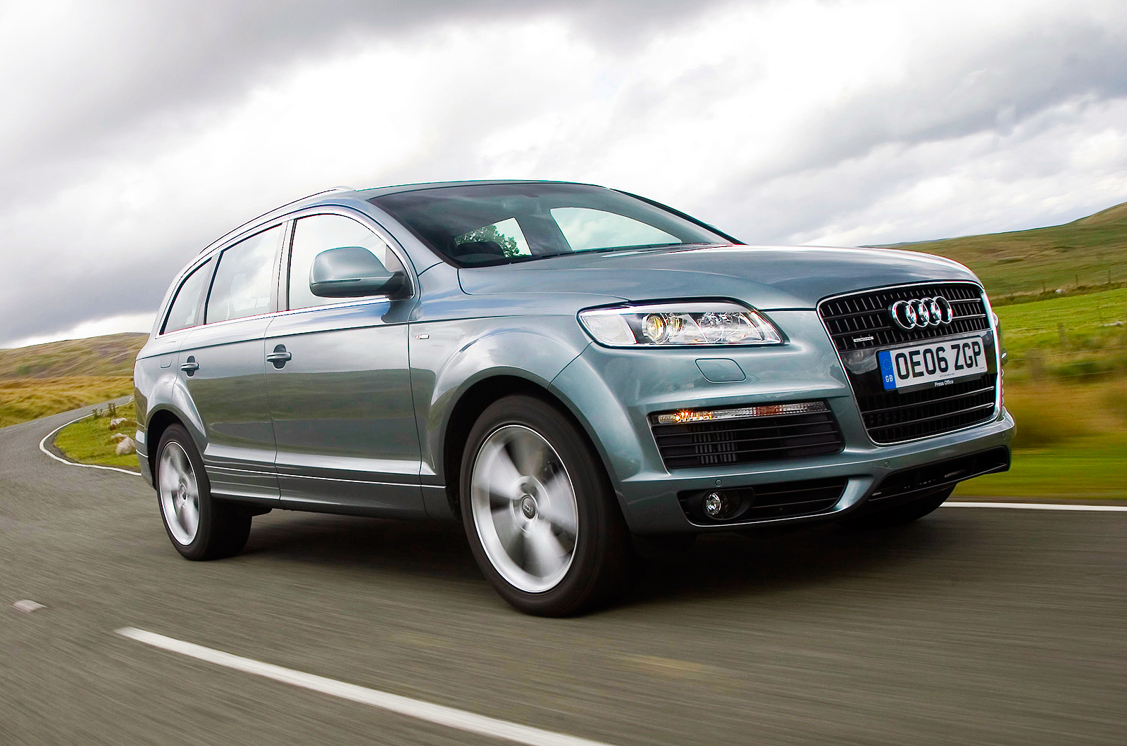 Audi Q7 front quarter