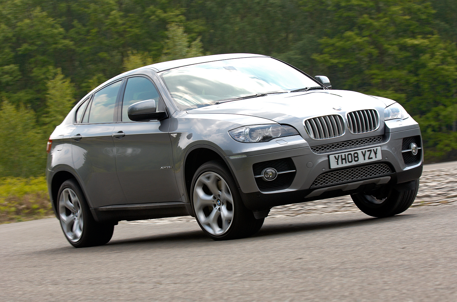 BMW X6 cornering