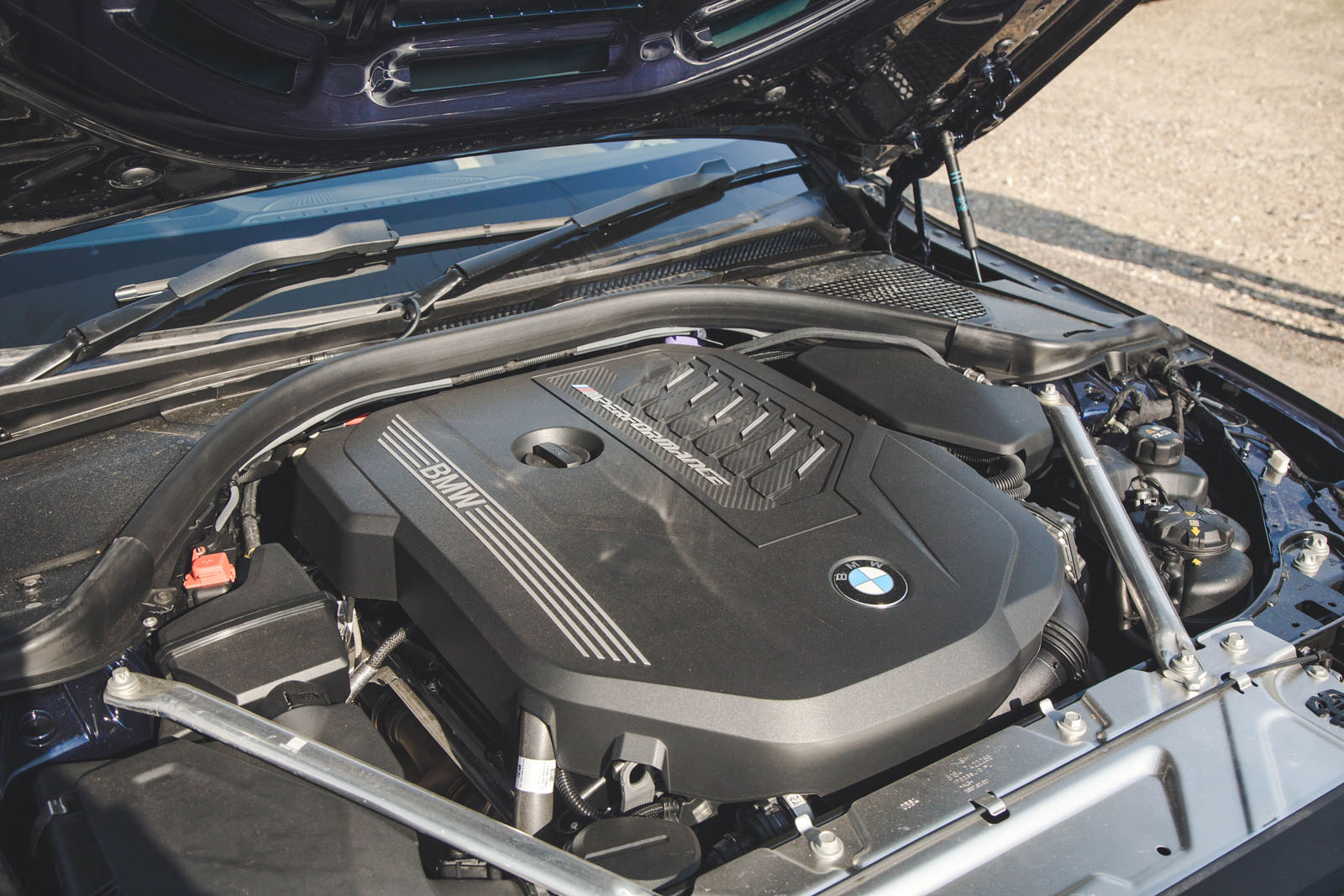 BMW M440i Cabriolet in blue   engine