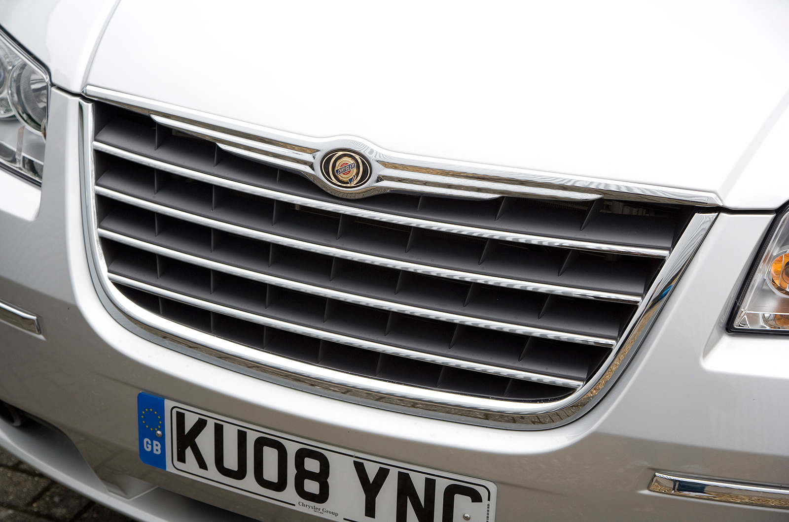 Chrysler Voyager front grille