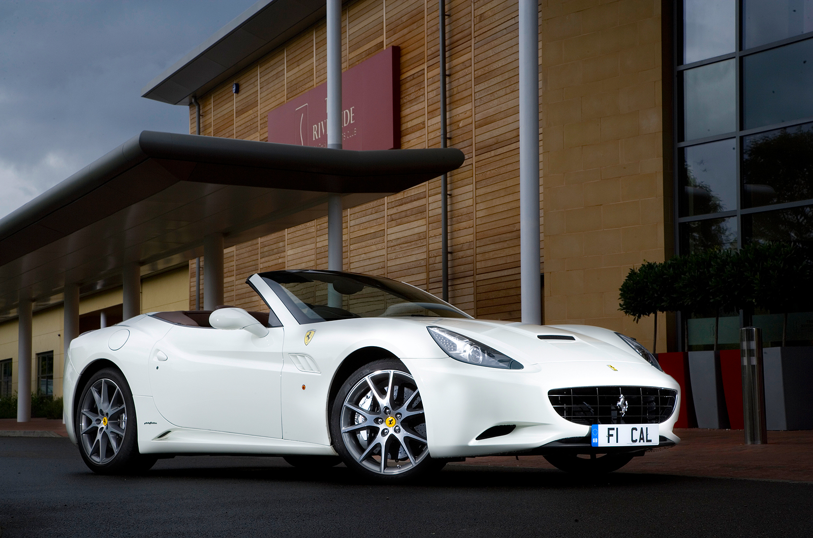 4 star Ferrari California