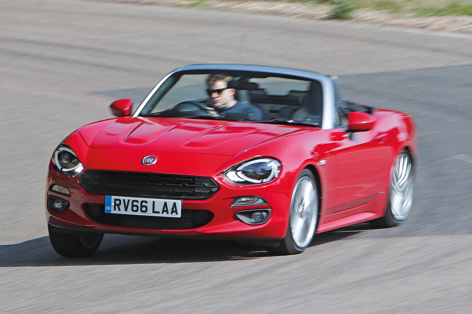 Fiat 124 Spider cornering