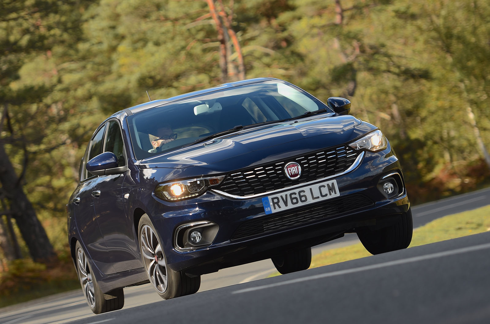 Fiat Tipo cornering