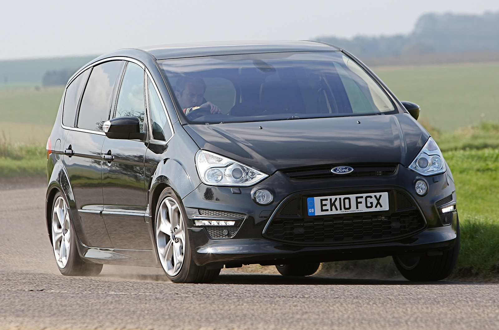 Ford S-Max cornering