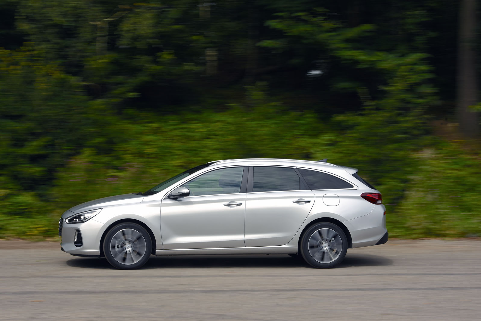 Hyundai i30 side profile