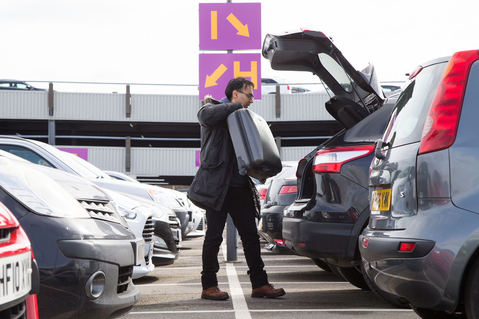Airport parking 940