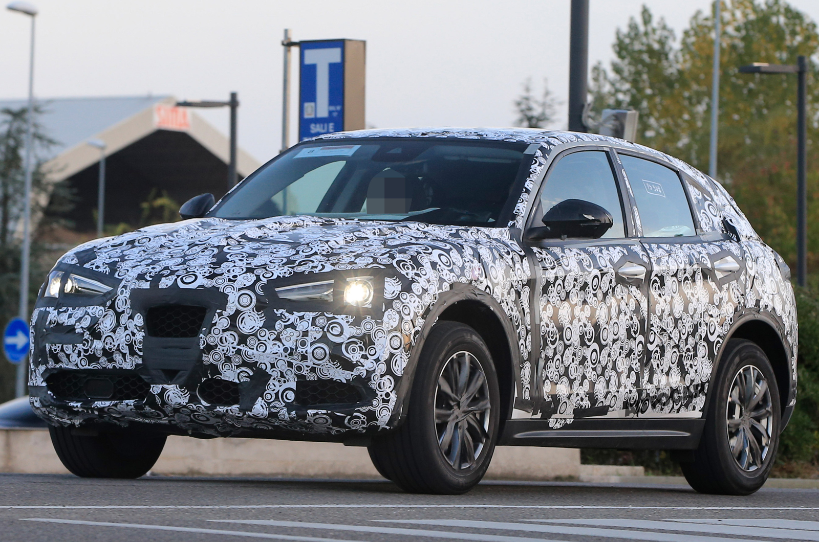 Alfa romeo stelvio 002