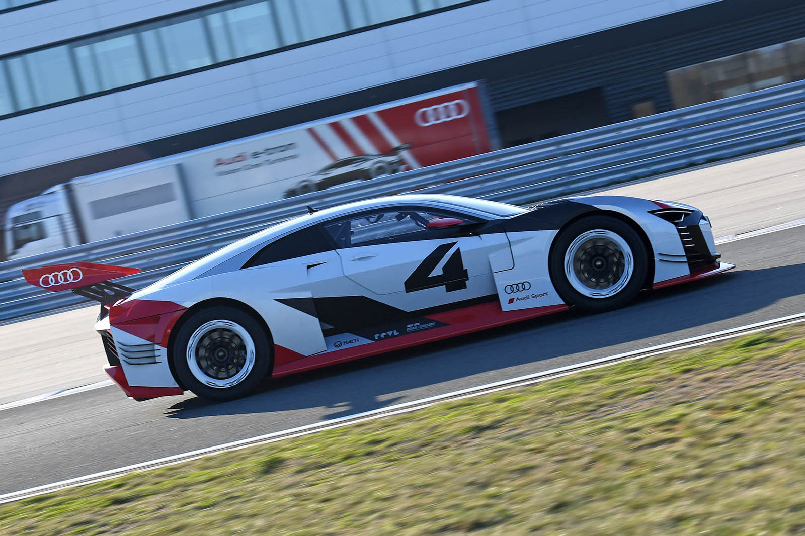 Audi quattroconcept 4458