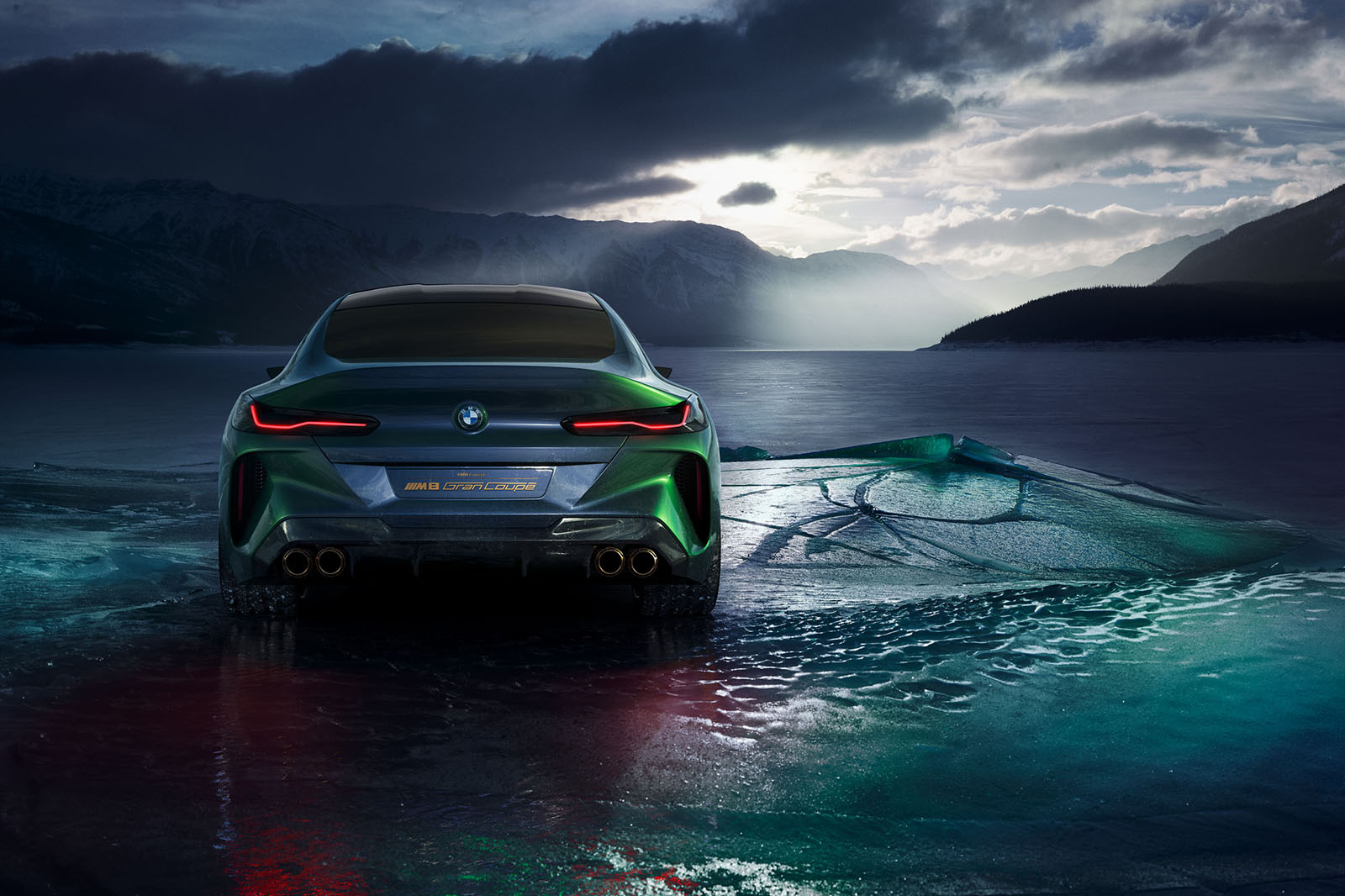 Bmw m8 2042