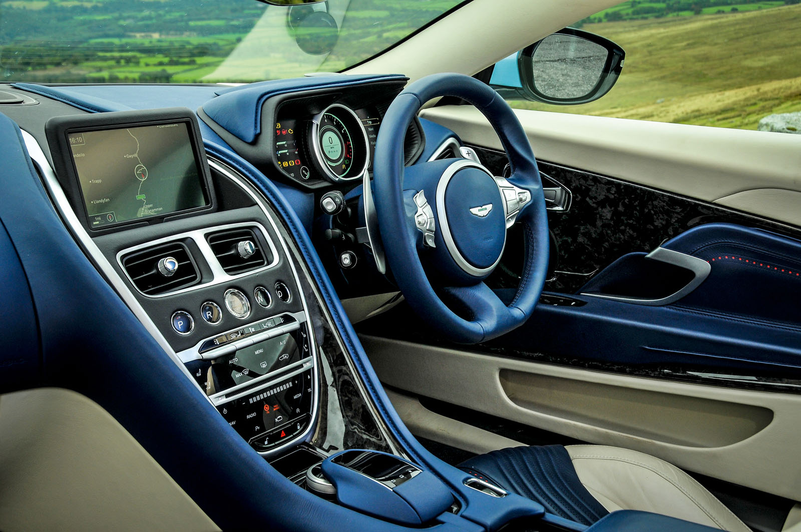 Db11 vs conti gt web 042