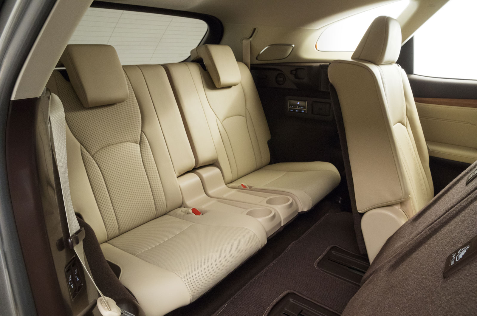 Embargoed rx 350l interior 6935