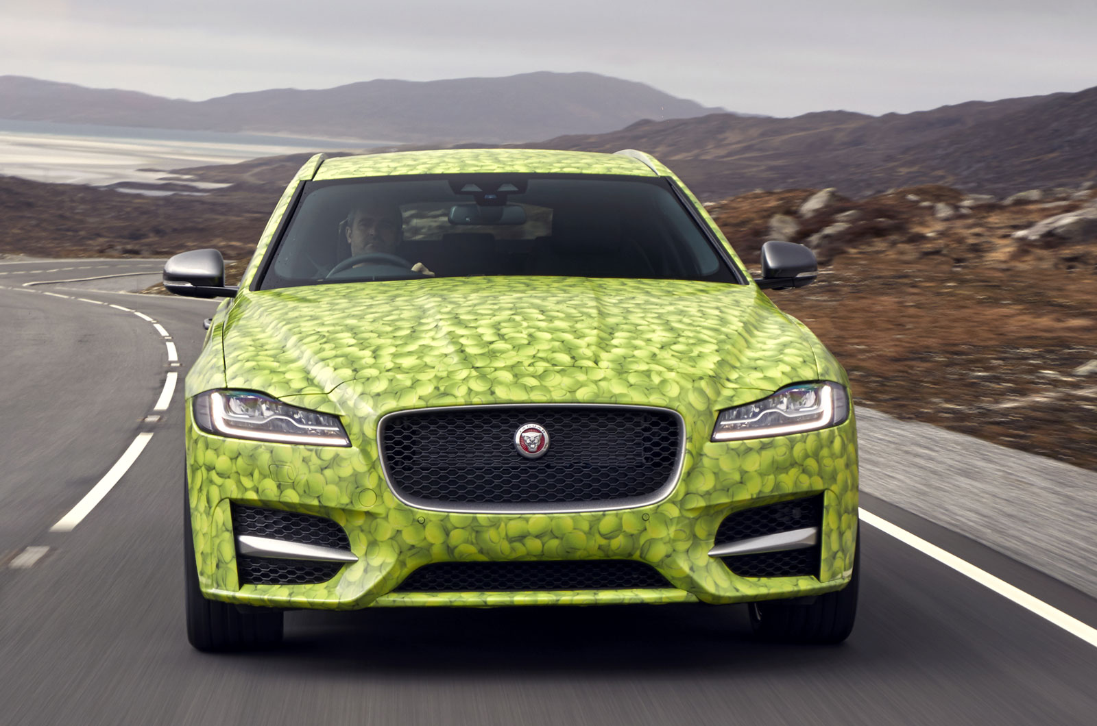 Jaguar xf sportbrake tennis camo 170517 02