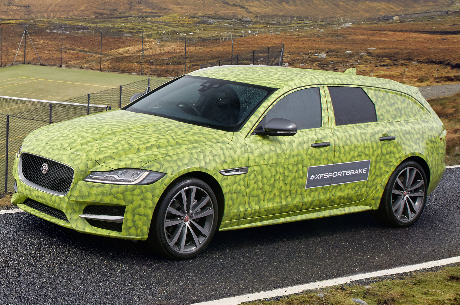 Jaguar xf sportbrake tennis camo 170517 05