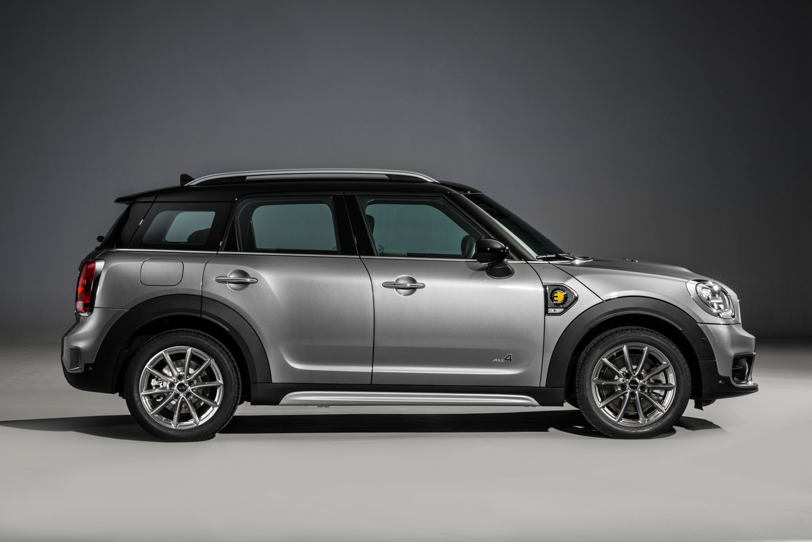 P90240763 highres mini cooper s e coun