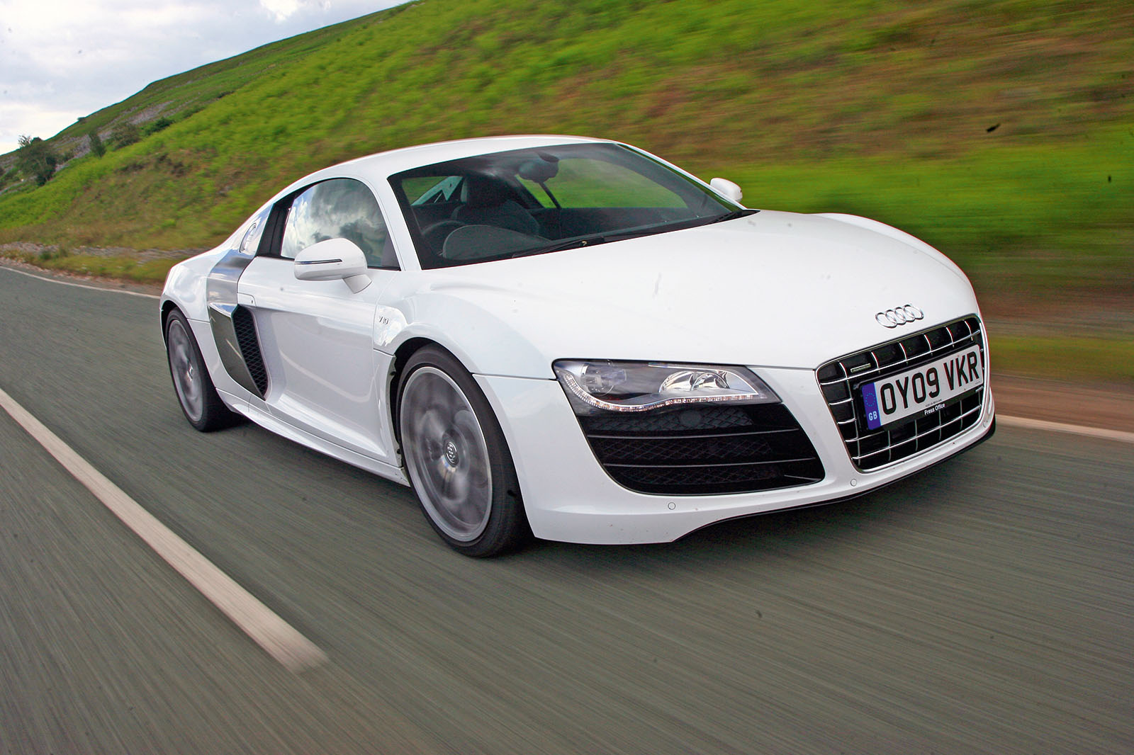 R8 v10