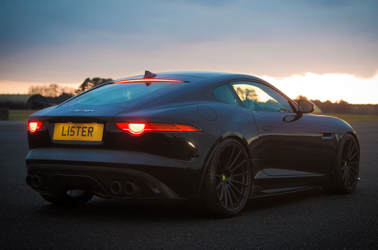 Rs880 lister thunder runway