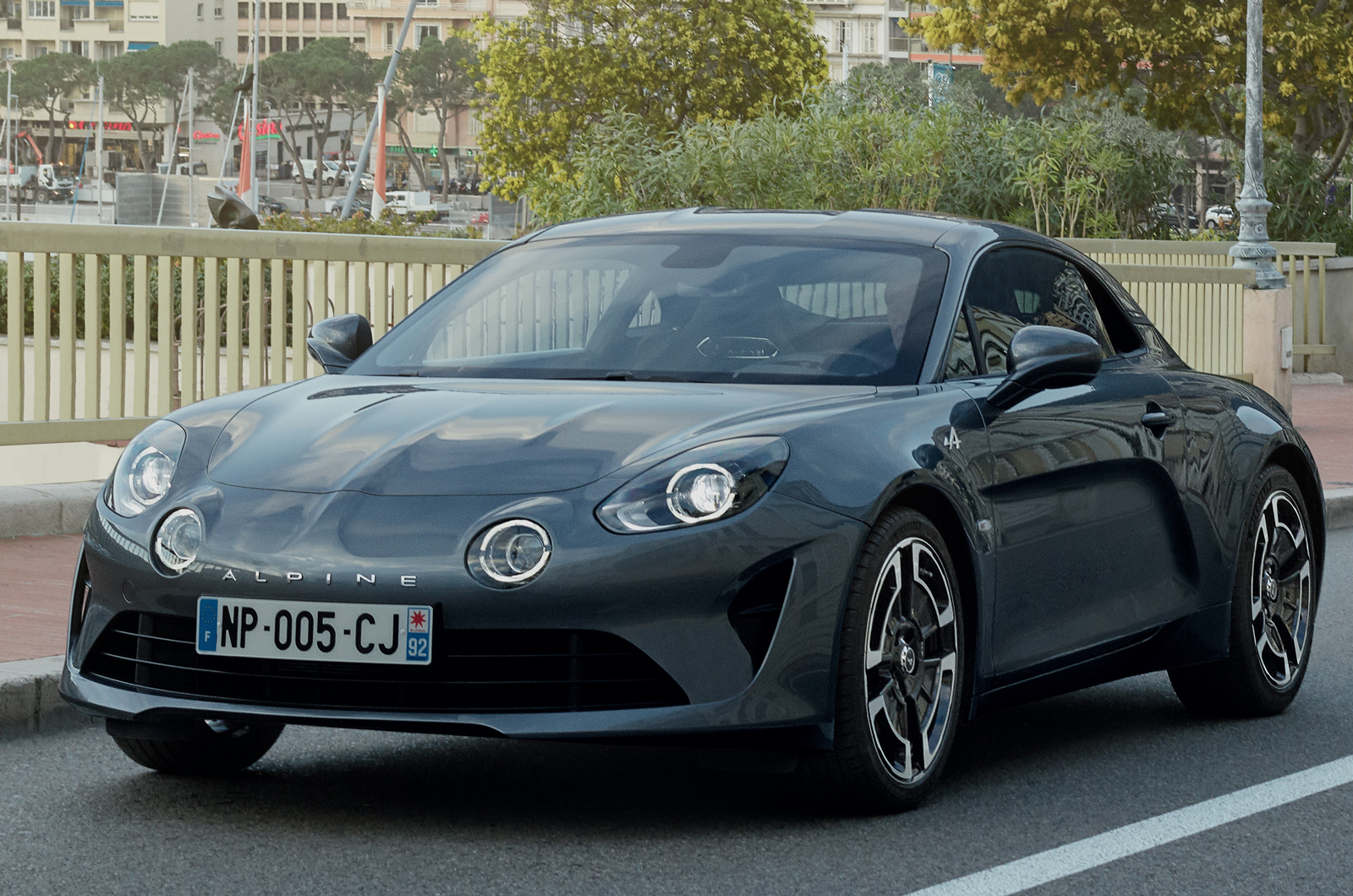 Two new versions for the alpine a110 at the geneva motor show 07h00 uk 270218 2