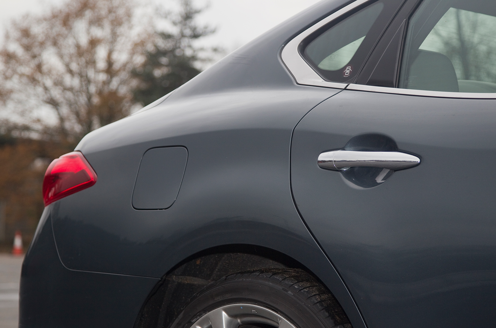 Infiniti M rear door