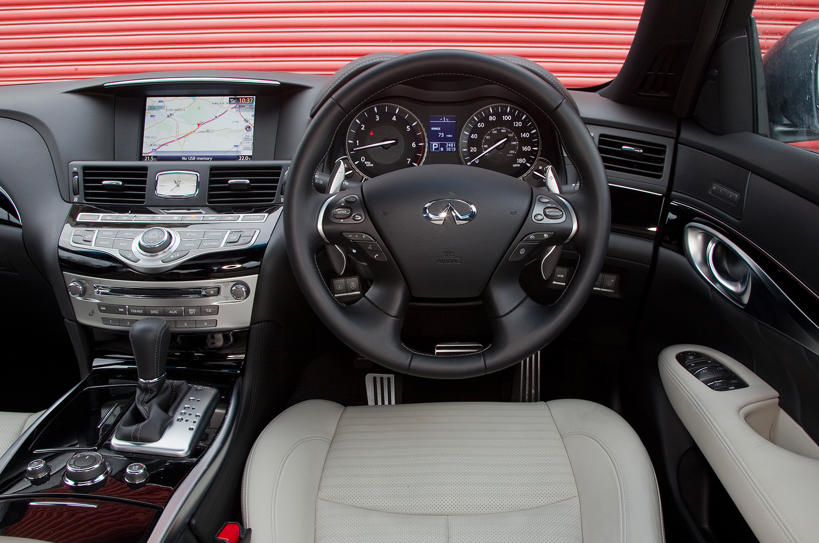 Infiniti M dashboard