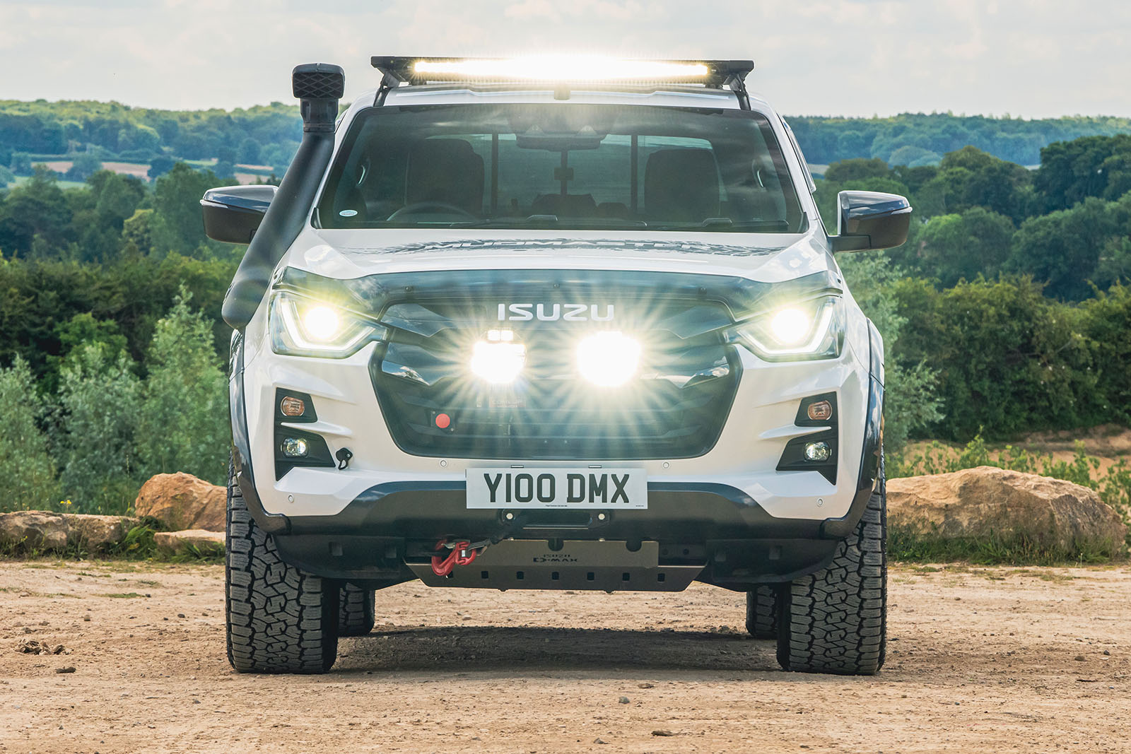 Isuzu D Max Mudmaster front headlamps on