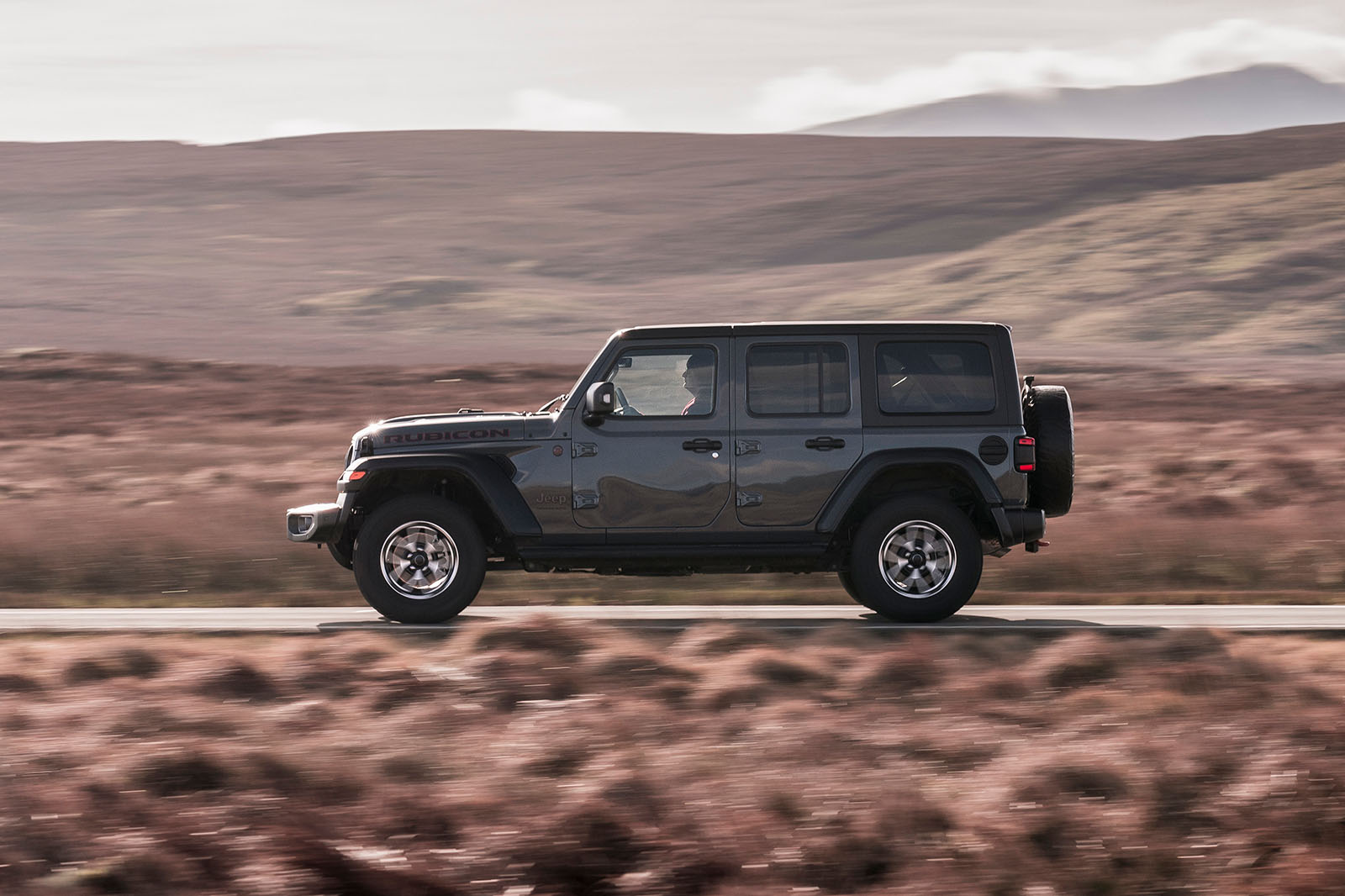 jeep wrangler review 2024 02 panning side