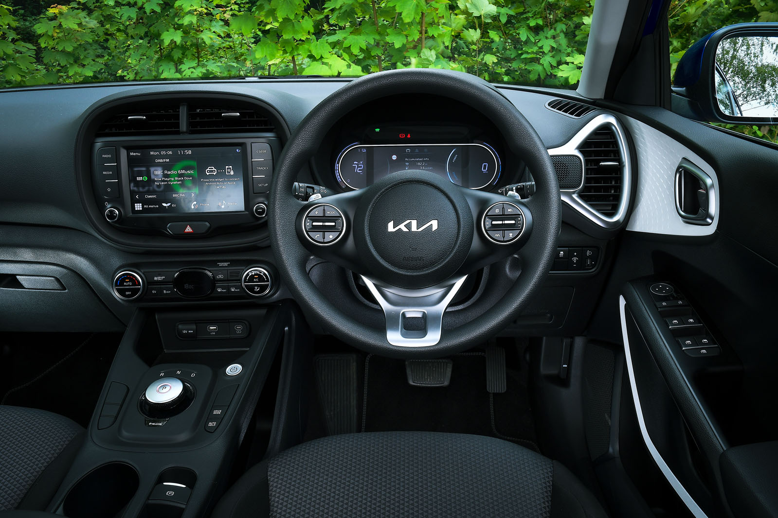 kia soul ev review 2023 11 dash