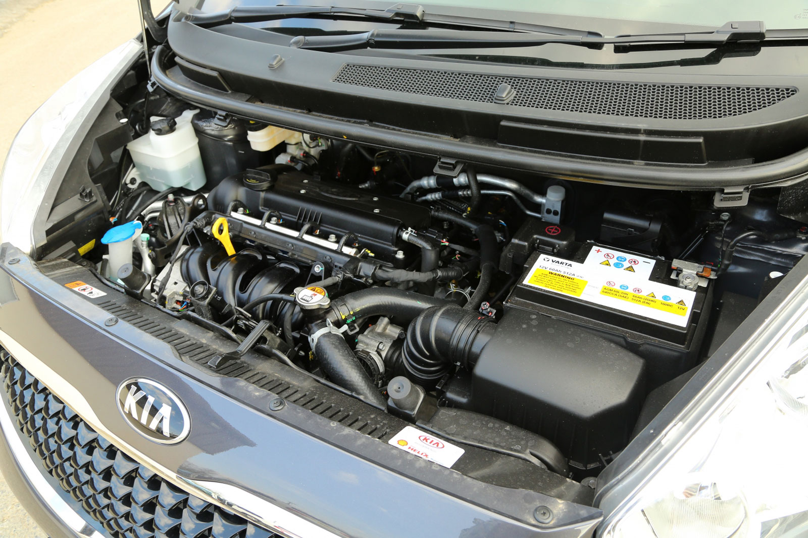 Kia Venga engine bay