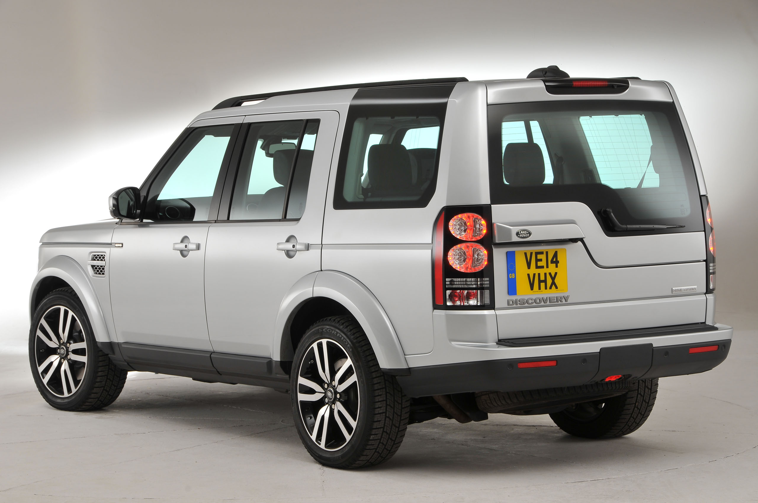 Land Rover Discovery rear quarter