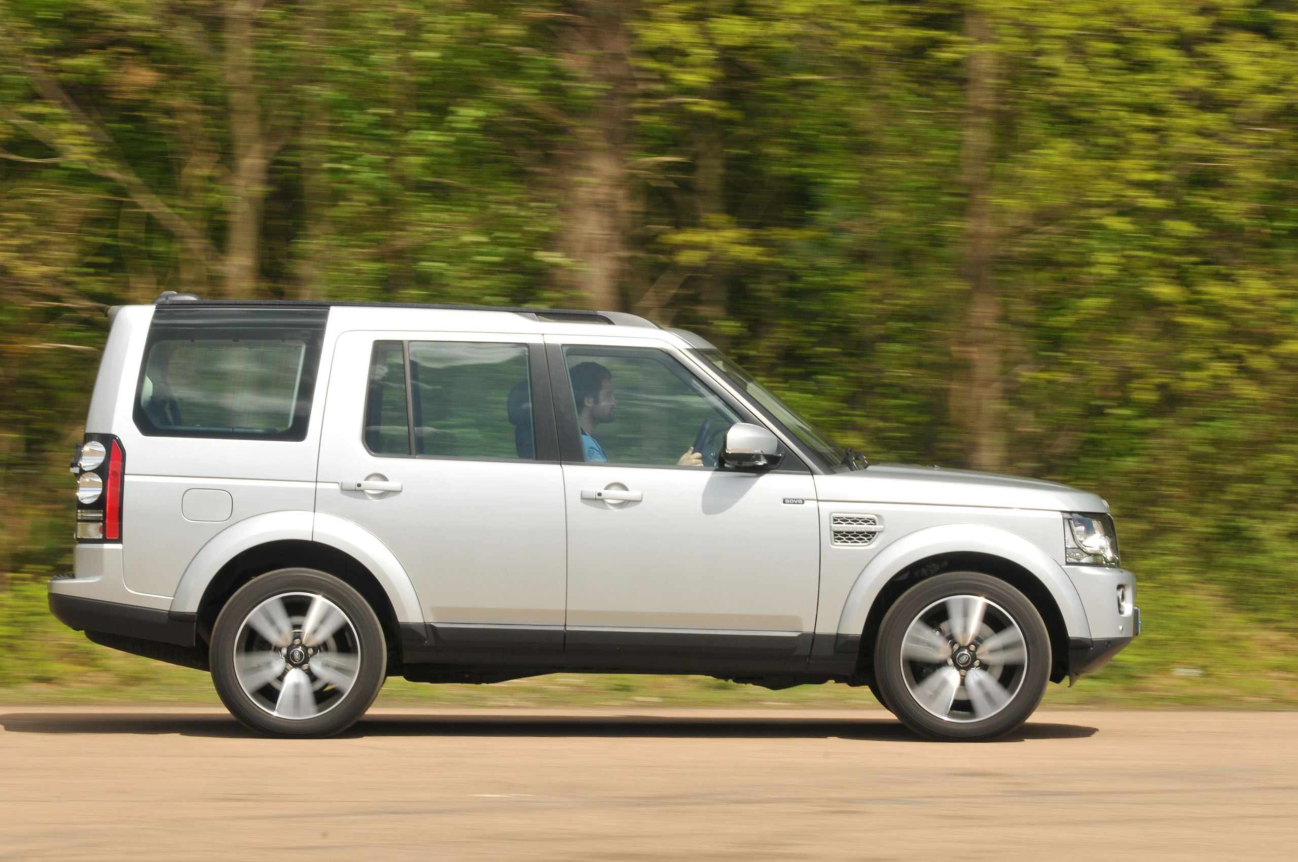 Land Rover Discovery side profile