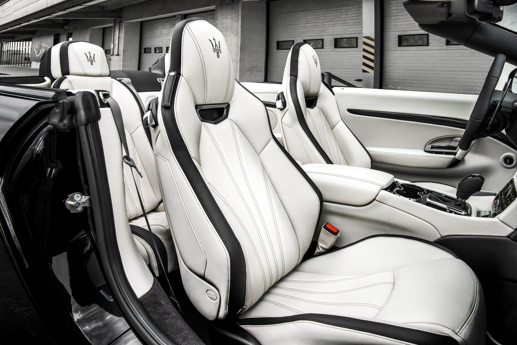 Maserati GranCabrio interior