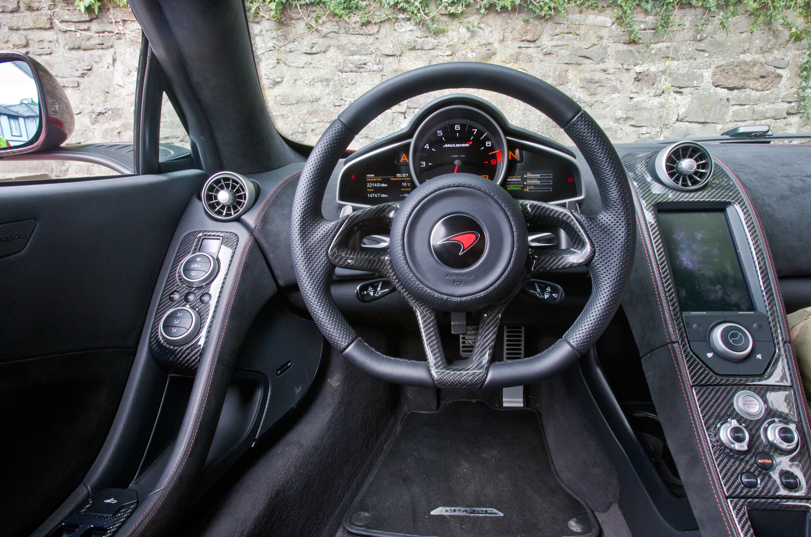 McLaren 12C dashboard