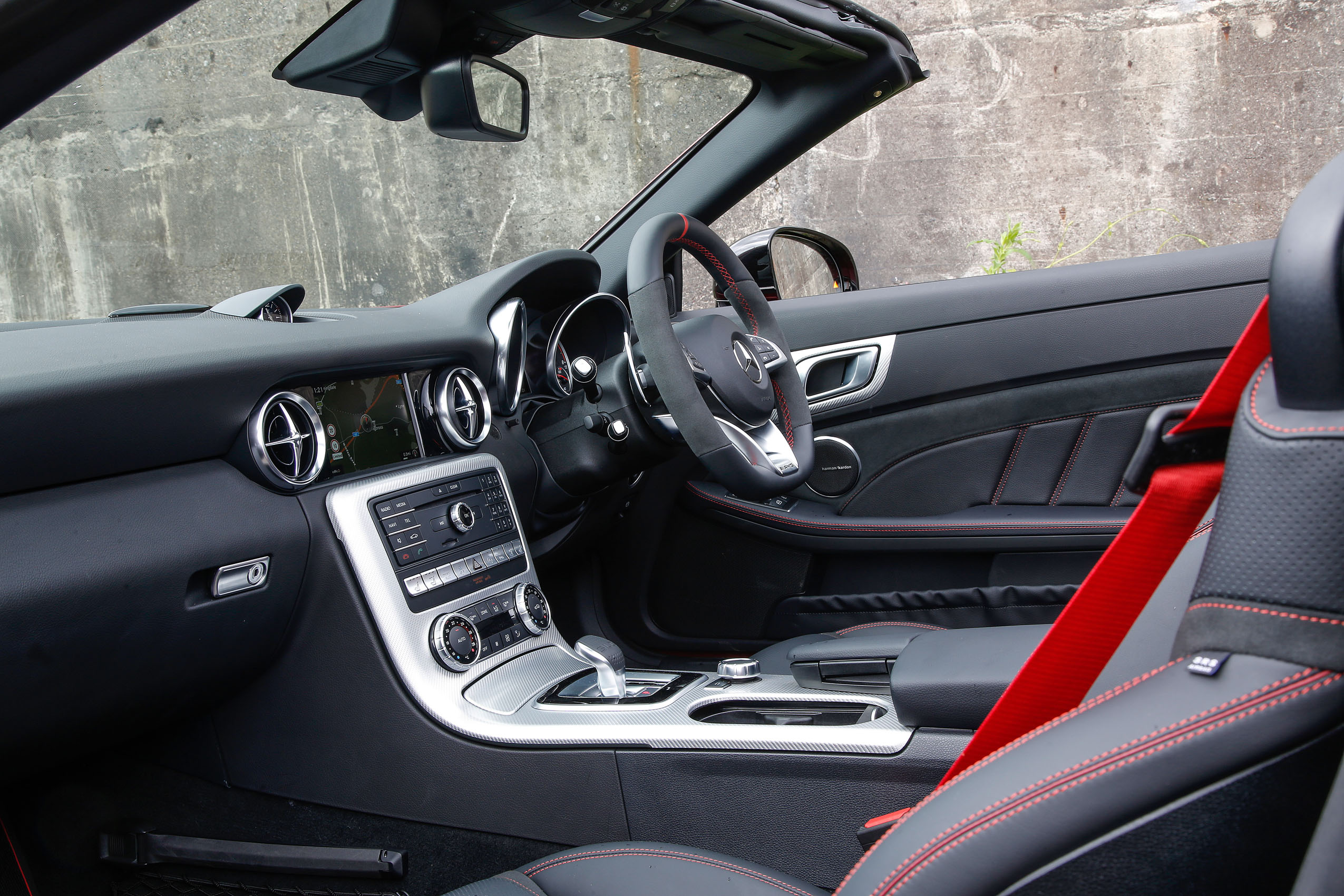 Mercedes-AMG SLC 43 interior