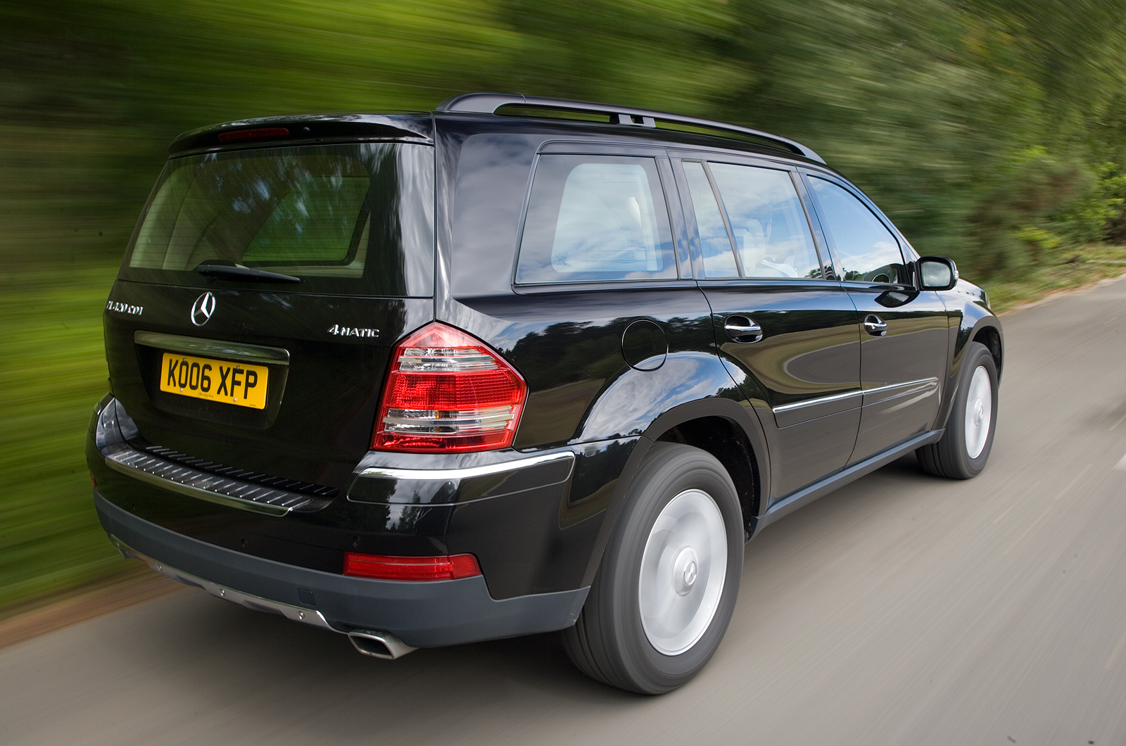 Mercedes-Benz GL rear quarter