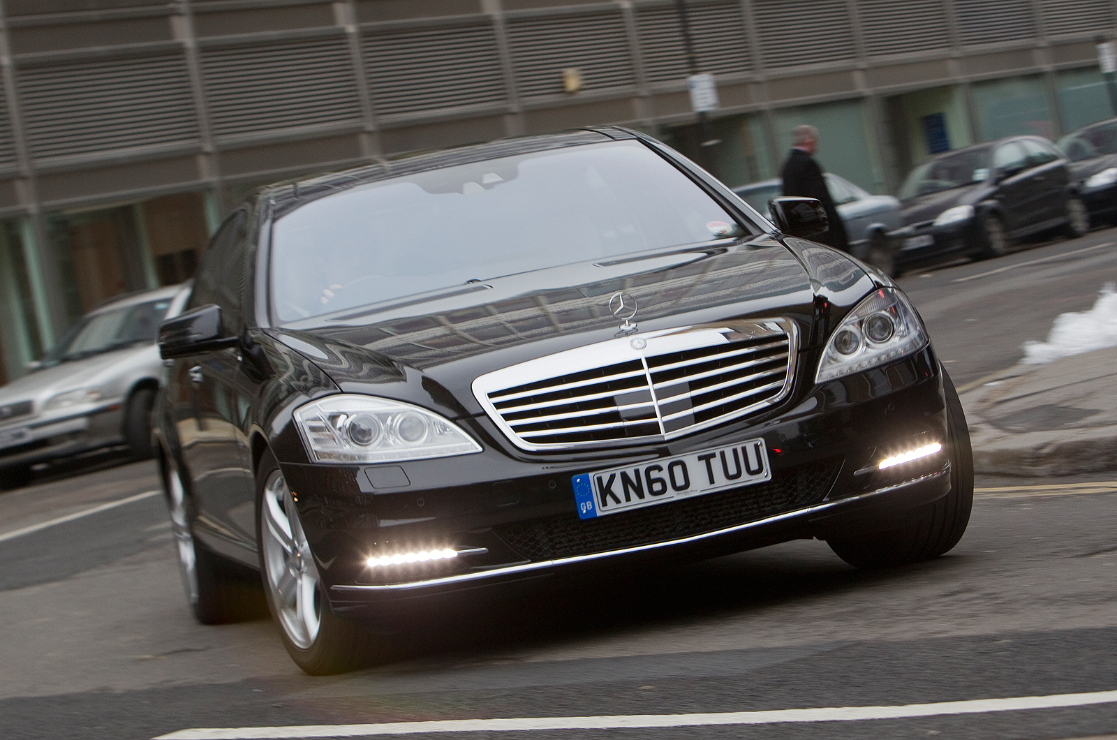 Mercedes-Benz S-Class cornering